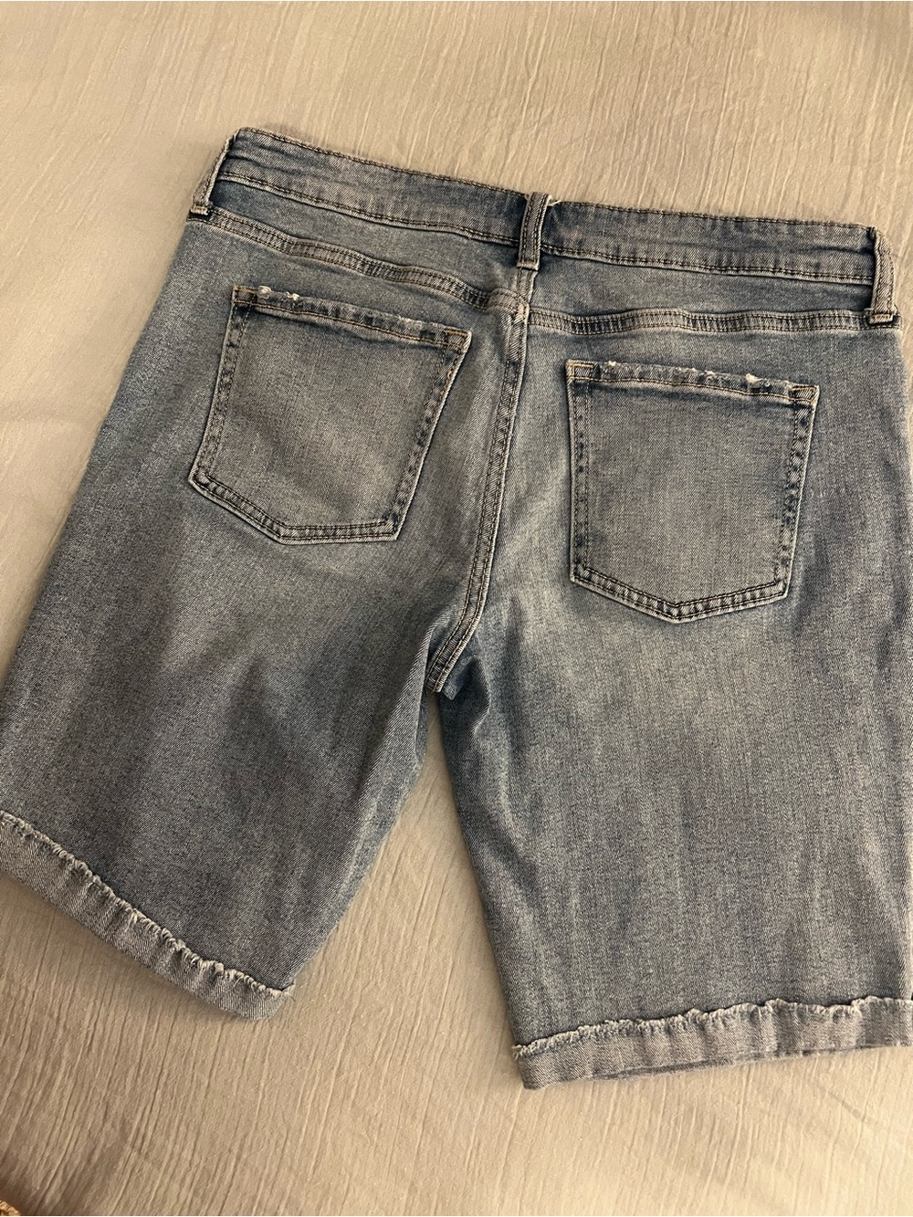 Gap light denim Bermuda shorts size 8 - Picture 4 of 5